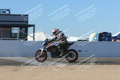 media/Nov-06-2023-Moto Forza (Mon) [[ce023d0744]]/4-Beginner Group/Session 4 (Finish Line Checker)/